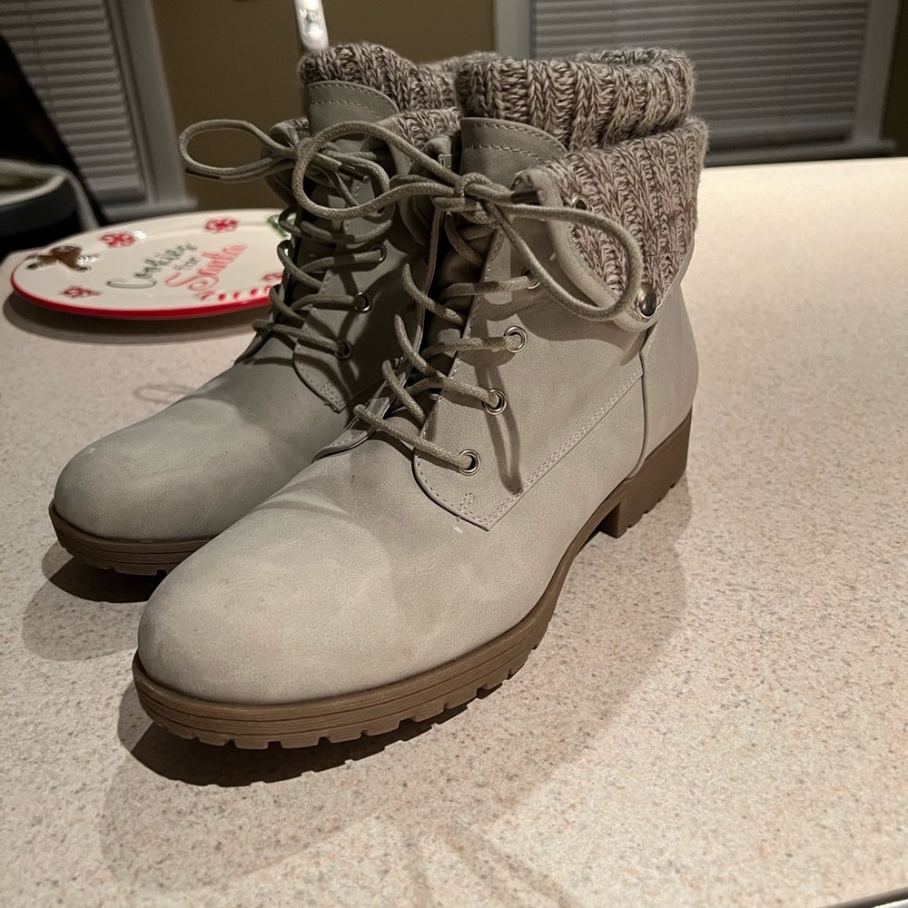 Women’s boots - Gently used, only worn twice